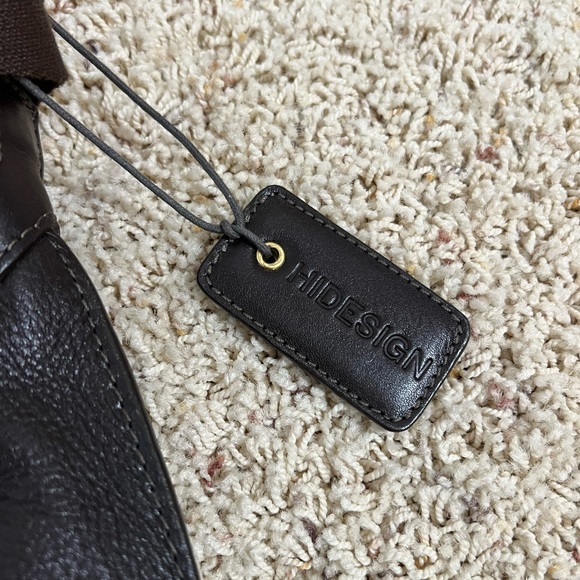 HIDESIGN Vespucci Unisex Crossbody Bag - Picture 2 of 9